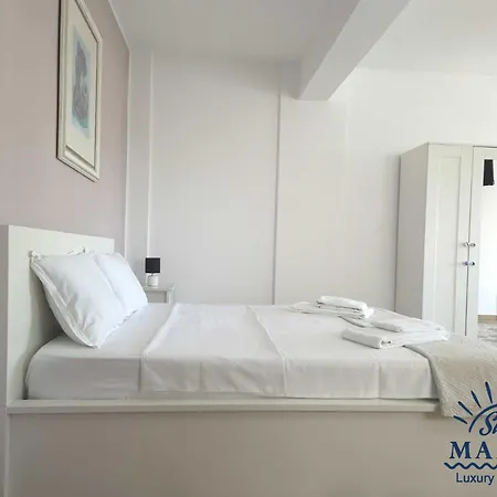 By Sunny Mamaia شقة Năvodari